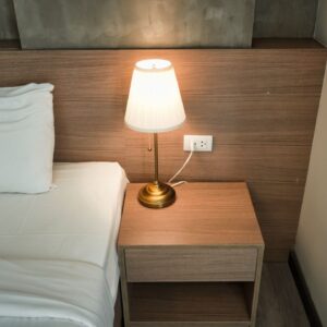 Minimalistische Nachttischlampe